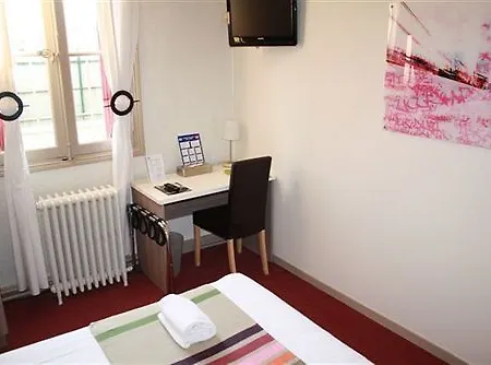 Cote Patio Отель Ним